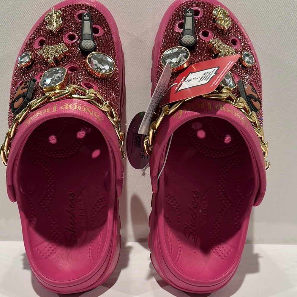 NWT Sketchers X Snoop Dogg ArchFit Ultimate Comfort Support Plastic Clogs.